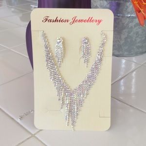 🥀🥀GORGEOUS GORGEOUS NECKLACE AND EARRINGS🥀🥀